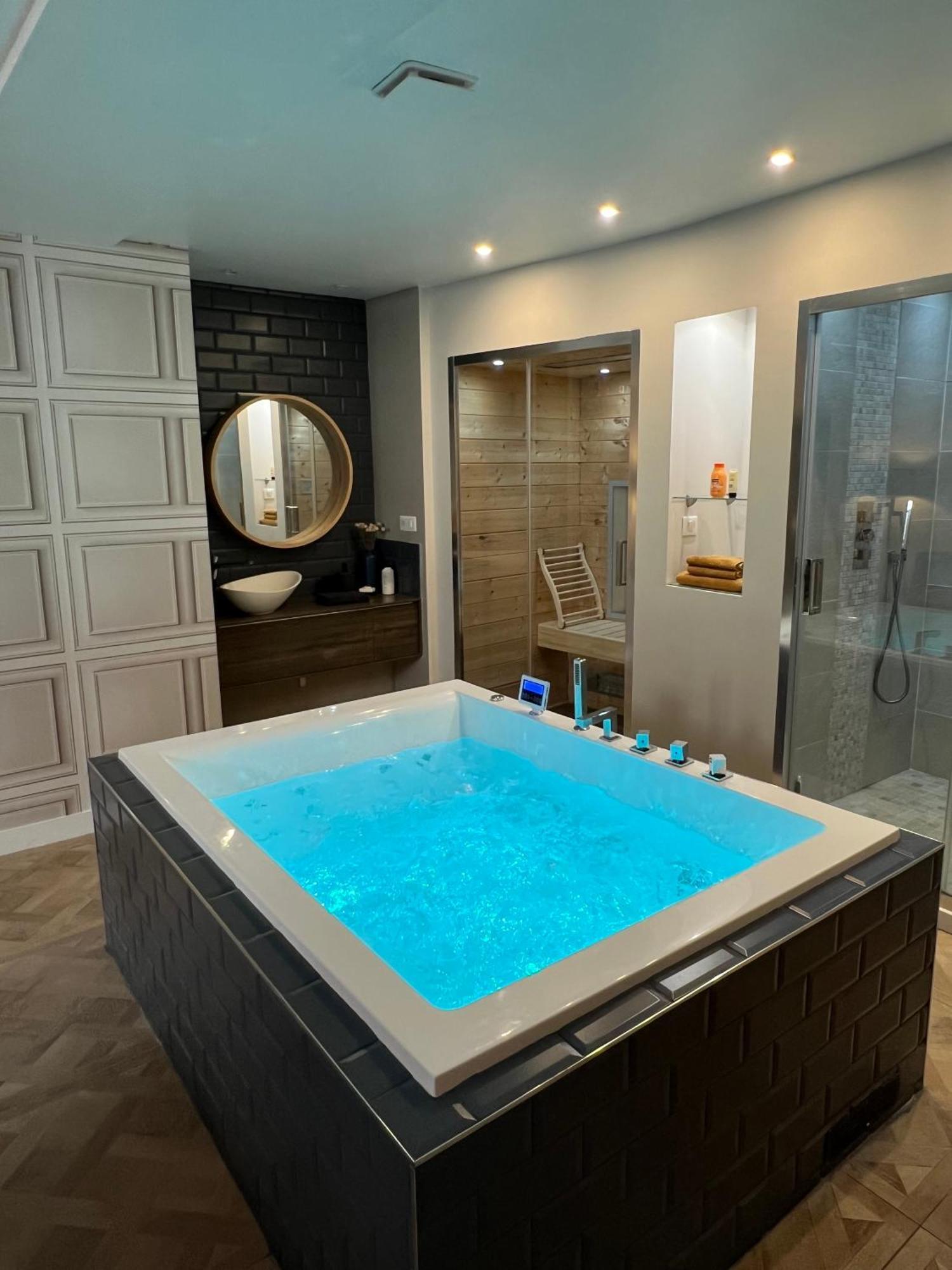 Appartement Avec Jacuzzi Sauna & Home Cinema - Nid D'Анже Екстериор снимка