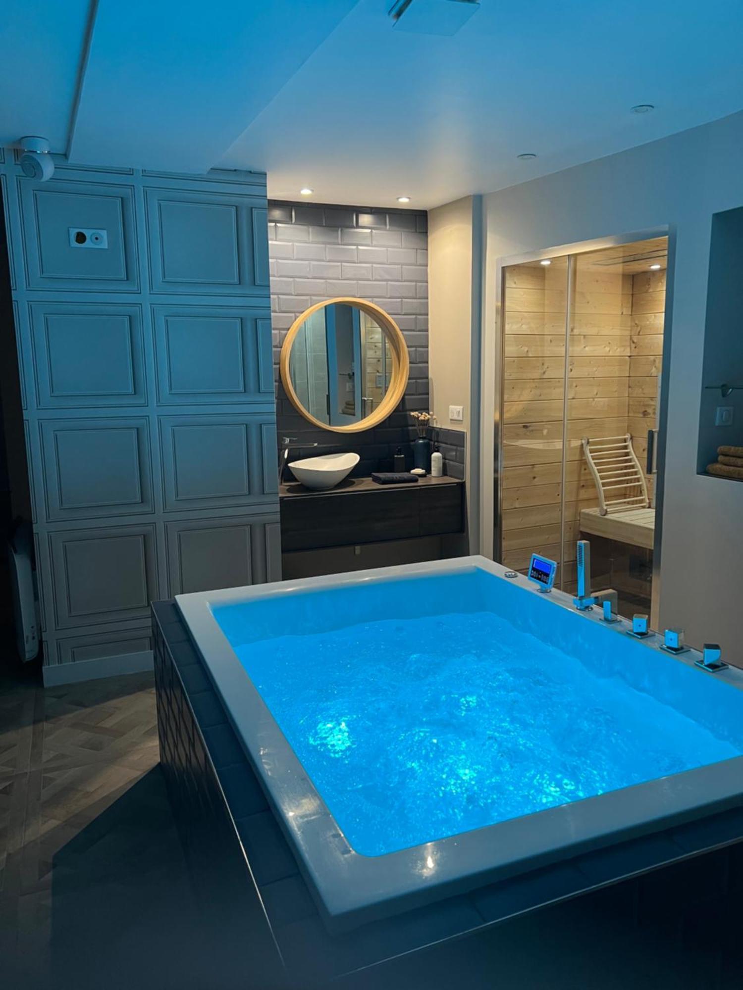 Appartement Avec Jacuzzi Sauna & Home Cinema - Nid D'Анже Екстериор снимка