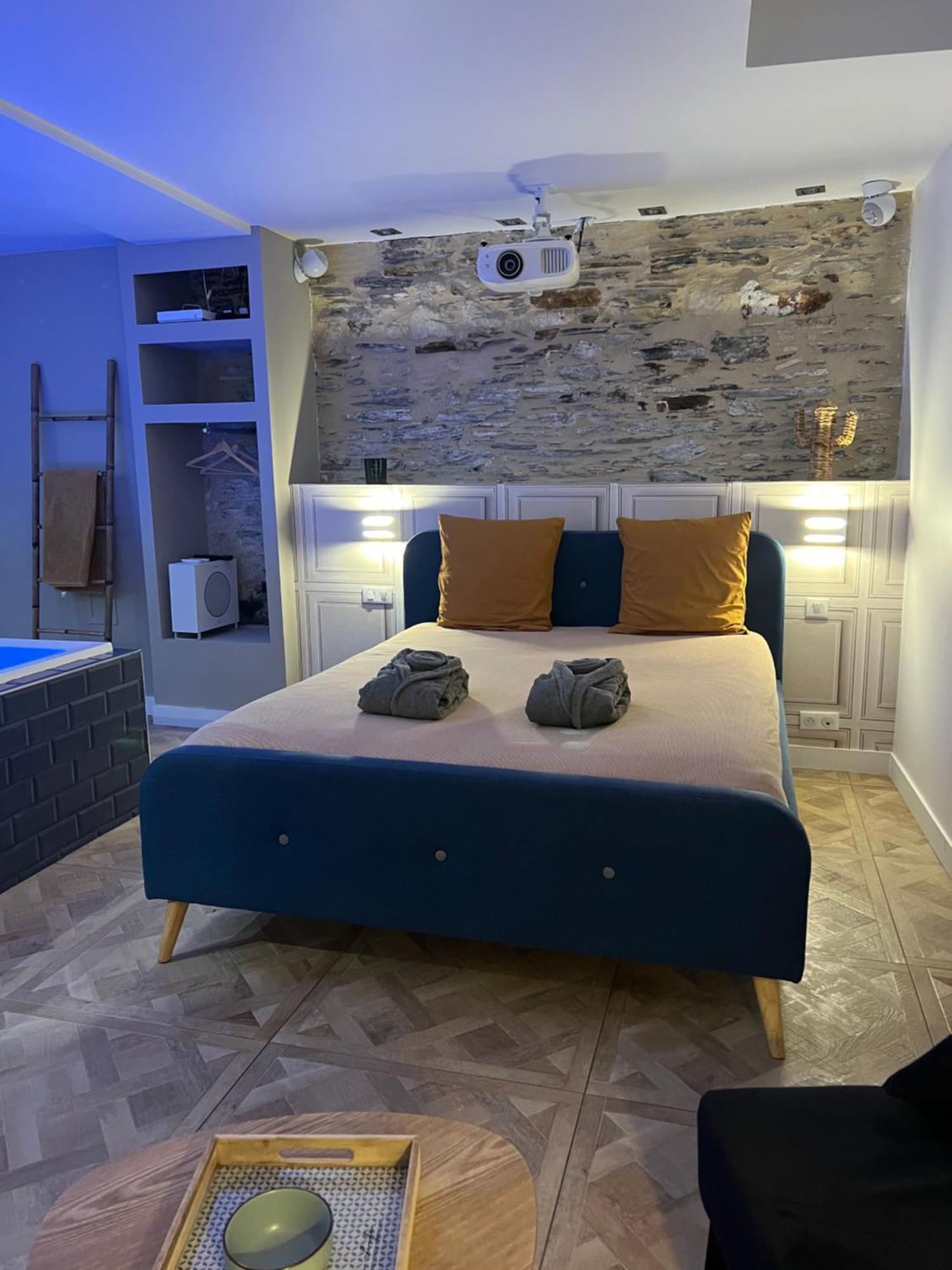 Appartement Avec Jacuzzi Sauna & Home Cinema - Nid D'Анже Екстериор снимка