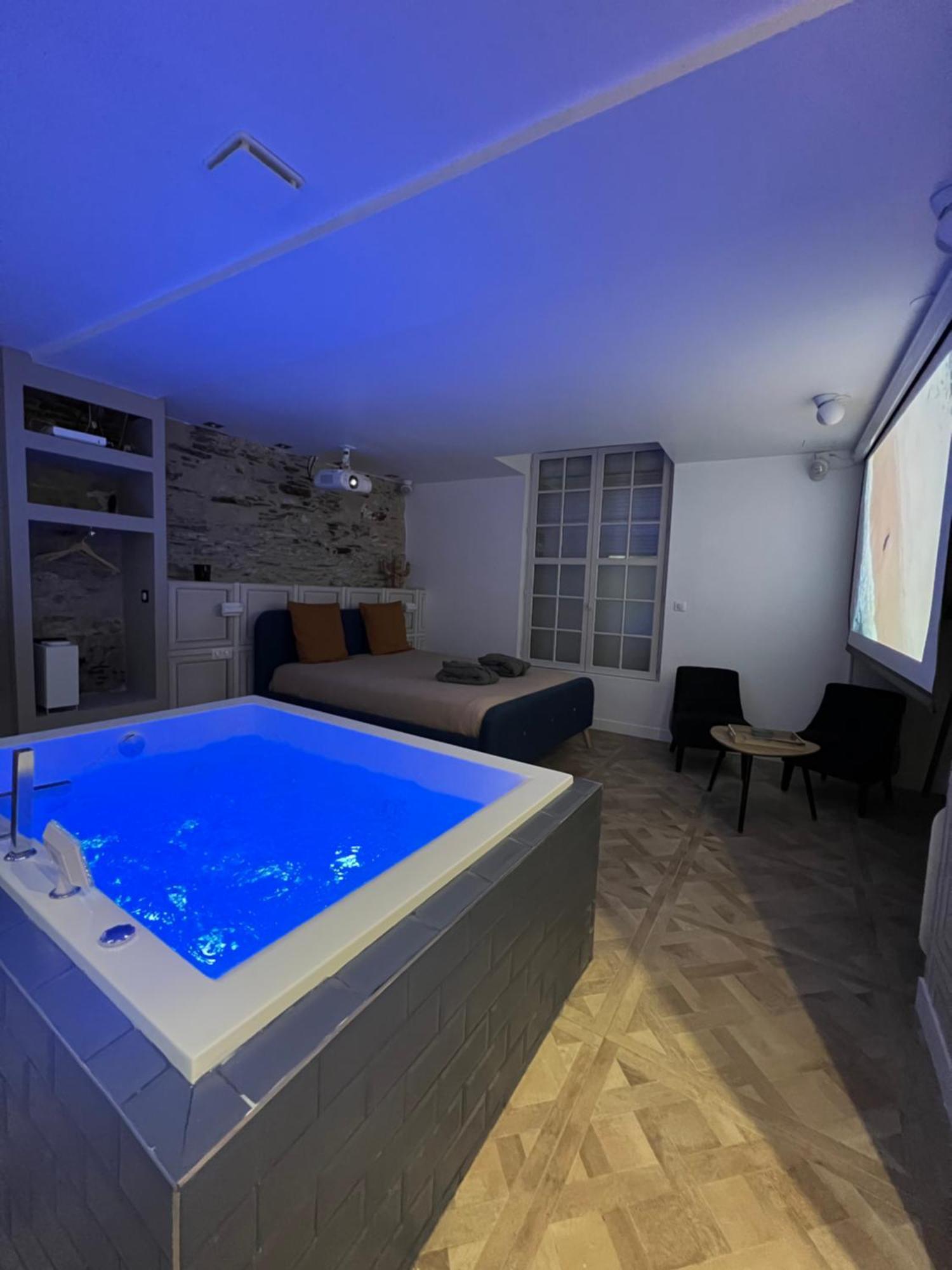 Appartement Avec Jacuzzi Sauna & Home Cinema - Nid D'Анже Екстериор снимка