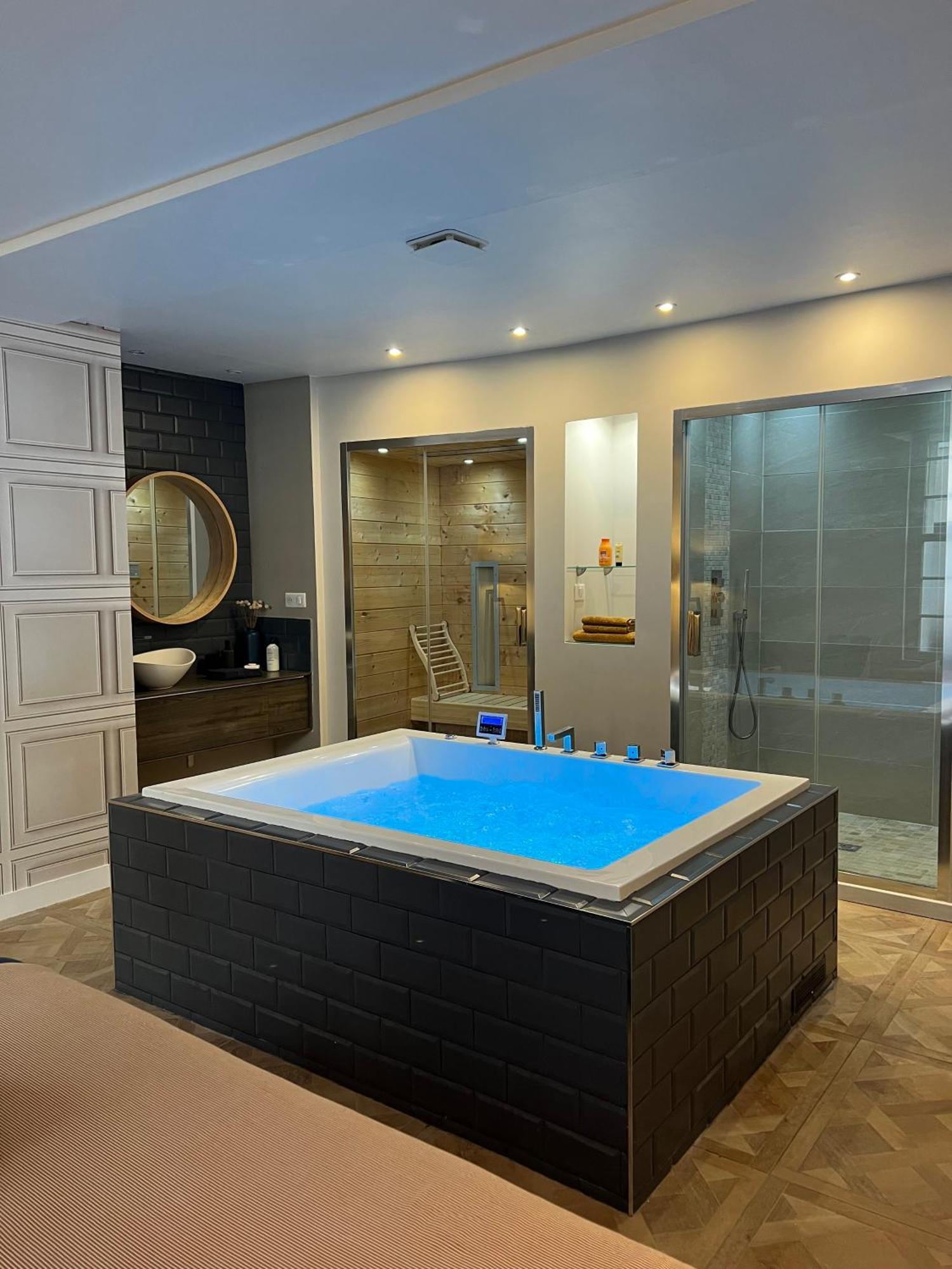 Appartement Avec Jacuzzi Sauna & Home Cinema - Nid D'Анже Екстериор снимка
